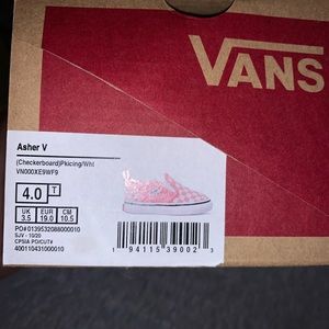 Toddlers size 4 vans. Link and white